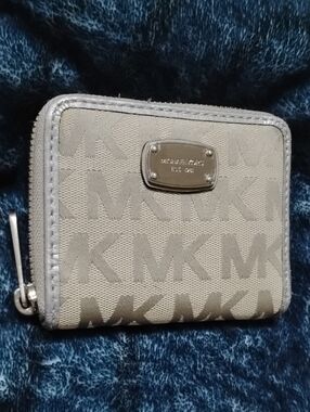 MICHAEL KORS Signature MK Zip Wallet in  Silver  & Light Gray!